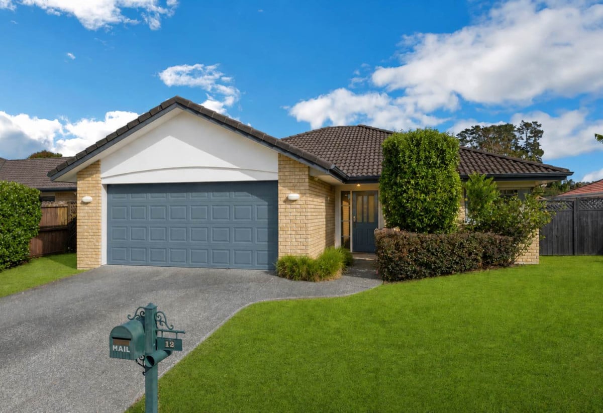 Including part ownership of an adjacent tennis court, Brick and tile 3 beds 2 baths house with double garage on 489m2 section, a handy study nook, full gas reticulation, and fully fenced, close to schools, parks, shops, supermarkets, easy motorway access, 0.4 km to Summerland Primary, 1 km to Waitakere College, 1.6 km to Henderson Intermediate, 12 Lantern Court, Henderson, Auckland