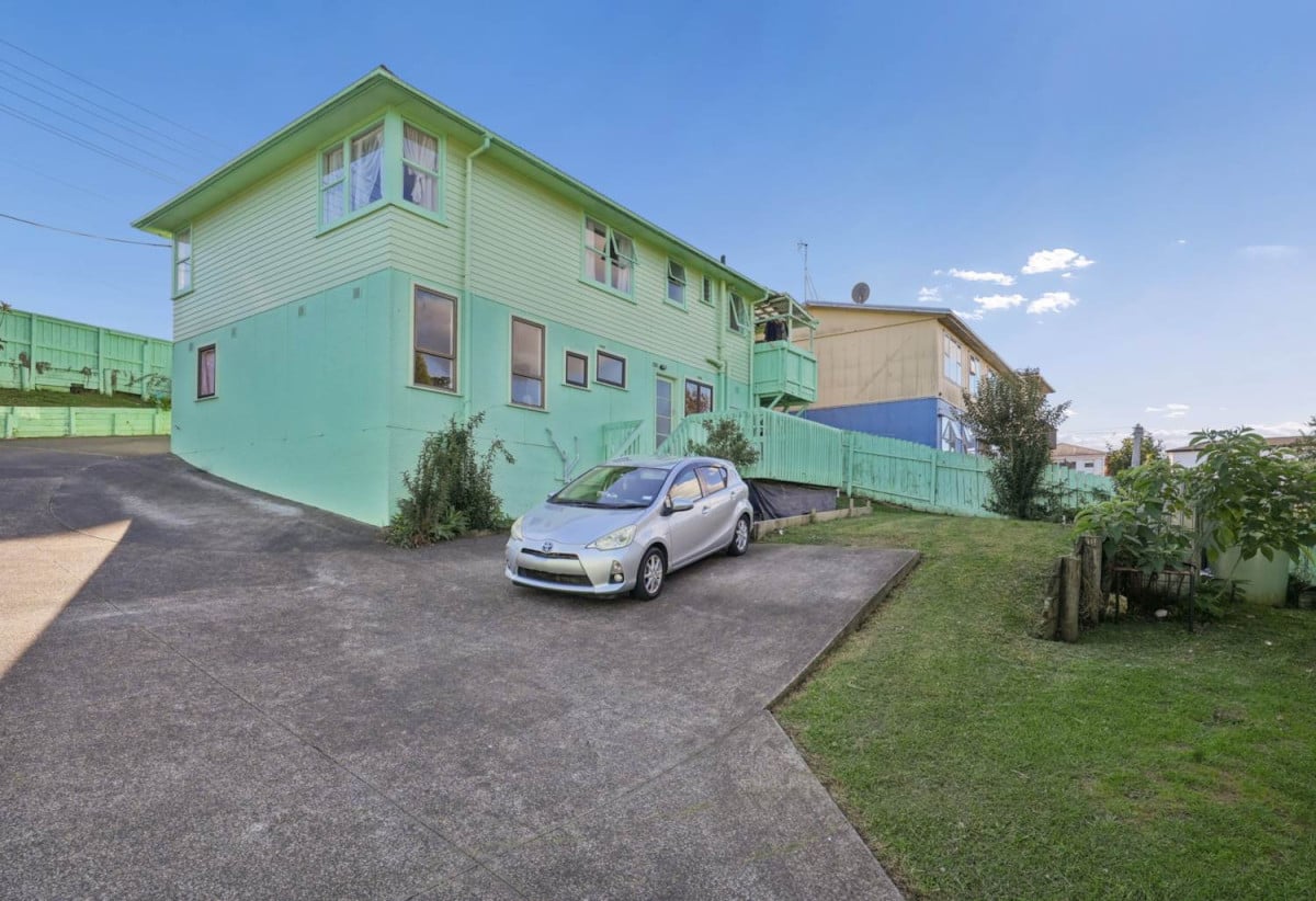 846m2 section, 3 beds 1.5baths house with double garage, 3 beds 1.5 baths kitchen lounge upstairs, Downstairs 3 rumpus bonus rumpus area currently set up with additional bedroom style spaces and kitchenette area, close to school, Lynn Mall, 0.3 km to Kelston School, 21 Kelwyn Road, Kelston, Auckland