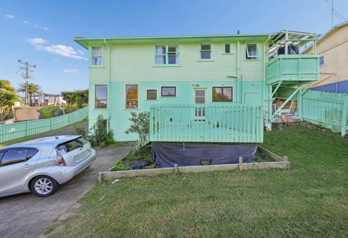 846m2 section, 3 beds 1.5baths house with double garage, 3 beds 1.5 baths kitchen lounge upstairs, Downstairs 3 rumpus bonus rumpus area currently set up with additional bedroom style spaces and kitchenette area, close to school, Lynn Mall, 0.3 km to Kelston School, 21 Kelwyn Road, Kelston, Auckland