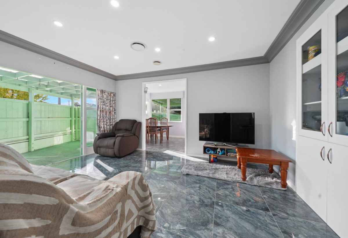846m2 section, 3 beds 1.5baths house with double garage, 3 beds 1.5 baths kitchen lounge upstairs, Downstairs 3 rumpus bonus rumpus area currently set up with additional bedroom style spaces and kitchenette area, close to school, Lynn Mall, 0.3 km to Kelston School, 21 Kelwyn Road, Kelston, Auckland