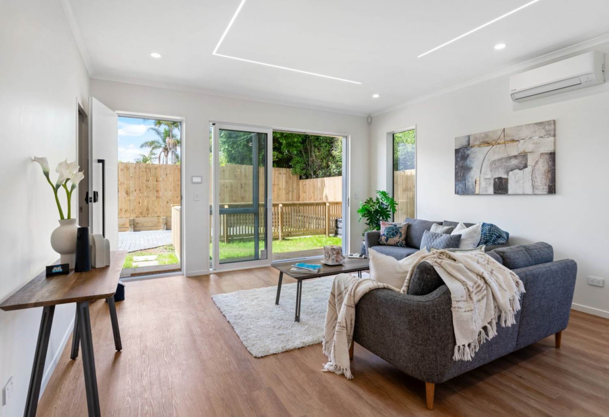 Brandnew standalone 3 beds 2.5 baths home with garage, close to schools, shops, reserves, golf club, 0.9 km to Reremoana Primary School, 89C St Annes Crescent, Wattle Downs, Auckland
