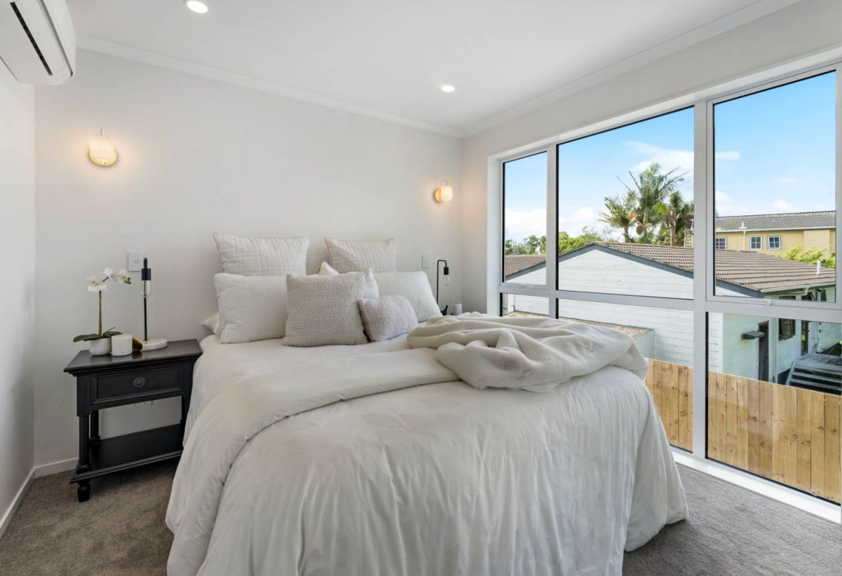 Brandnew standalone 3 beds 2.5 baths home with garage, close to schools, shops, reserves, golf club, 0.9 km to Reremoana Primary School, 89C St Annes Crescent, Wattle Downs, Auckland
