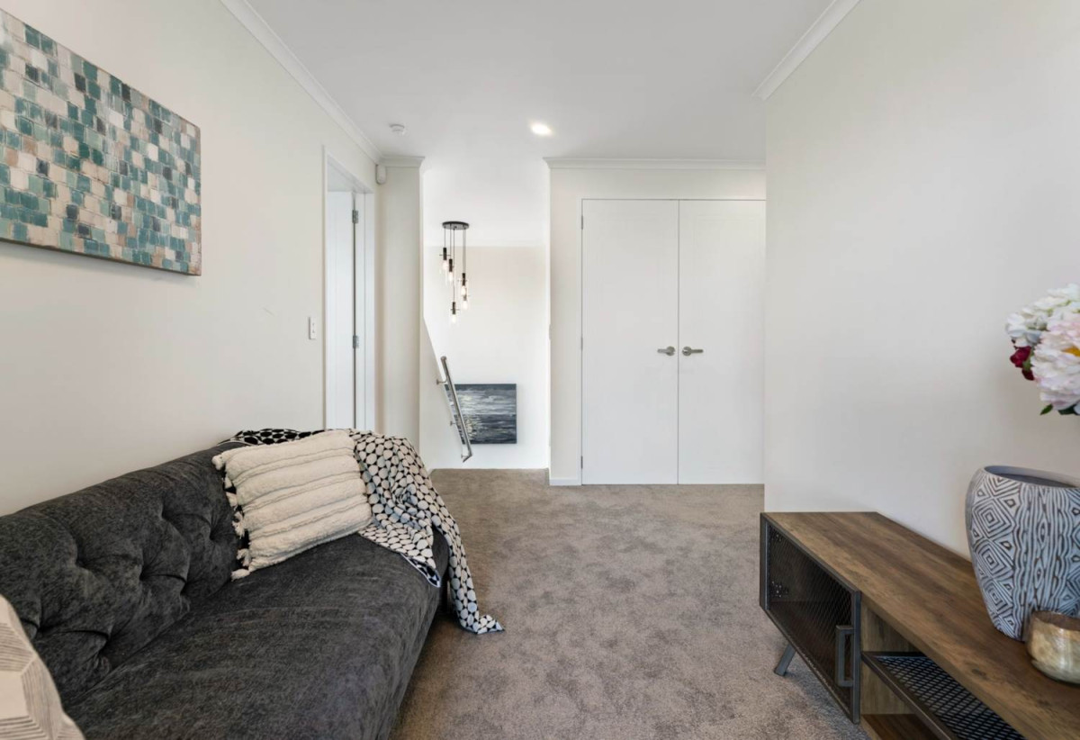 Brandnew standalone 3 beds 2.5 baths home with garage, close to schools, shops, reserves, golf club, 0.9 km to Reremoana Primary School, 89C St Annes Crescent, Wattle Downs, Auckland