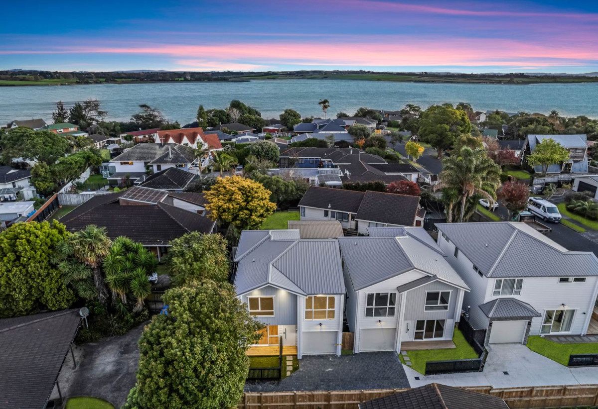 Brandnew standalone 3 beds 2.5 baths home with garage, close to schools, shops, reserves, golf club, 0.9 km to Reremoana Primary School, 89C St Annes Crescent, Wattle Downs, Auckland