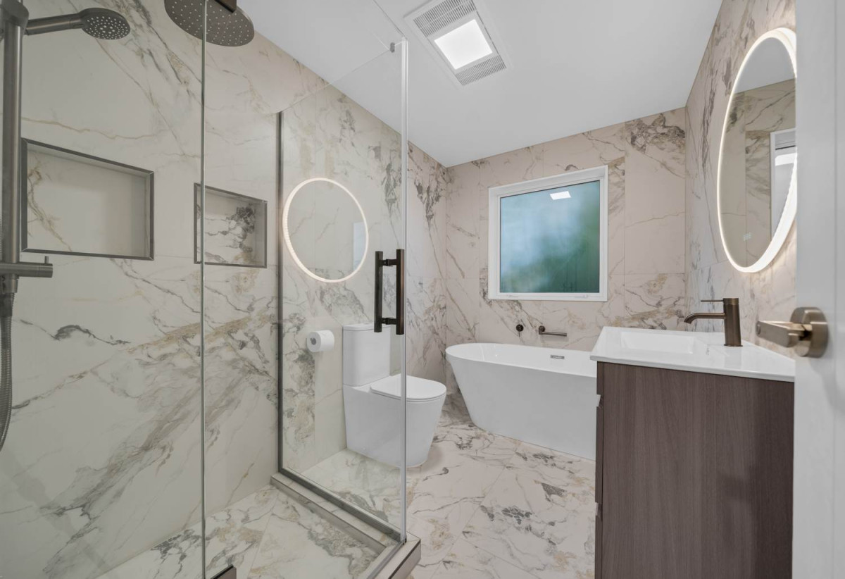 Brandnew standalone 3 beds 2.5 baths home with garage, close to schools, shops, reserves, golf club, 0.9 km to Reremoana Primary School, 89C St Annes Crescent, Wattle Downs, Auckland