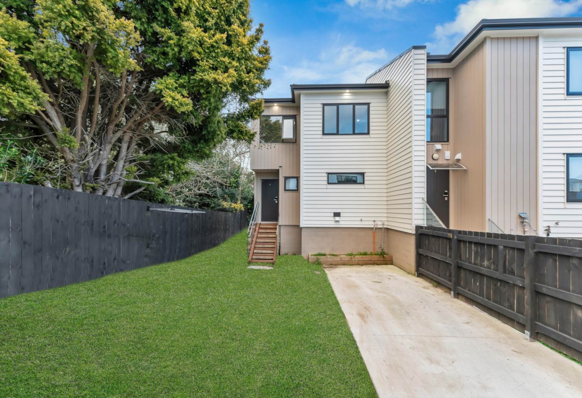 Corner Site & Facing the Reserv, 2 beds 1.5 baths home with car parks, close to schools, shops, supermarkets, seaside reserves, 0.3 km to Manurewa South School, 64F Coxhead Road, Manurewa, Auckland