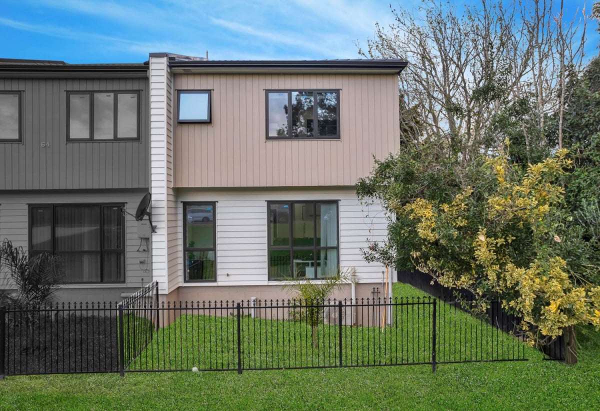 Corner Site & Facing the Reserv, 2 beds 1.5 baths home with car parks, close to schools, shops, supermarkets, seaside reserves, 0.3 km to Manurewa South School, 64F Coxhead Road, Manurewa, Auckland