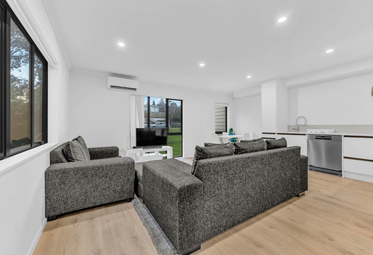 Corner Site & Facing the Reserv, 2 beds 1.5 baths home with car parks, close to schools, shops, supermarkets, seaside reserves, 0.3 km to Manurewa South School, 64F Coxhead Road, Manurewa, Auckland