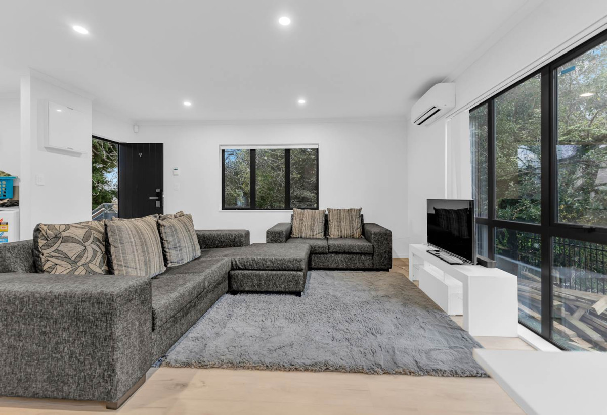 Corner Site & Facing the Reserv, 2 beds 1.5 baths home with car parks, close to schools, shops, supermarkets, seaside reserves, 0.3 km to Manurewa South School, 64F Coxhead Road, Manurewa, Auckland