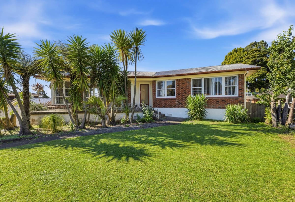 521m2 section, Brick and tile 3 beds 1.5 baths house with double garage, HRV ventilation system, Downstairs includes a large separate office or rumpus room with its own bathroom, within walking distance to the town centre, schools, minutes to motorway access, 0.7 km to Opaheke School and Rosehill College, 330 Great South Road, Opaheke, Auckland