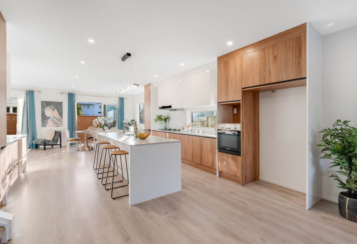 Mt Roskill Grammar school zone, 5 beds (2 ensuites) 4 baths house with double garage on 463m2 section, close to schools, motorway access, local shops, parks, and everyday amenities, 0.9 km to Mt Roskill Grammar, 40B Olsen Avenue, Hillsborough, Auckland