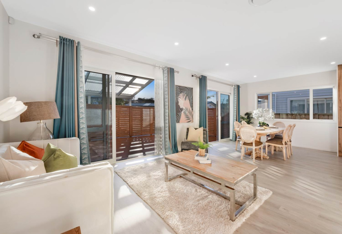Mt Roskill Grammar school zone, 5 beds (2 ensuites) 4 baths house with double garage on 463m2 section, close to schools, motorway access, local shops, parks, and everyday amenities, 0.9 km to Mt Roskill Grammar, 40B Olsen Avenue, Hillsborough, Auckland