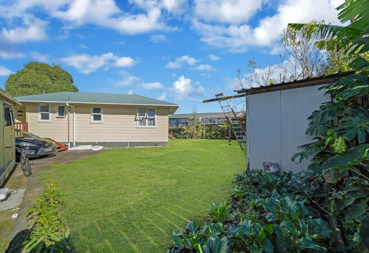 665m2 section, 3 beds 1 bath house with sleepout, currently rented at $710 per week, close to schools, shops, supermarket, seaside reserve, 0.6 km to Clendon Park School, 1.8 km to Manurewa Intermediate and Manurewa High School, 53 Burbank Avenue, Manurewa, Auckland