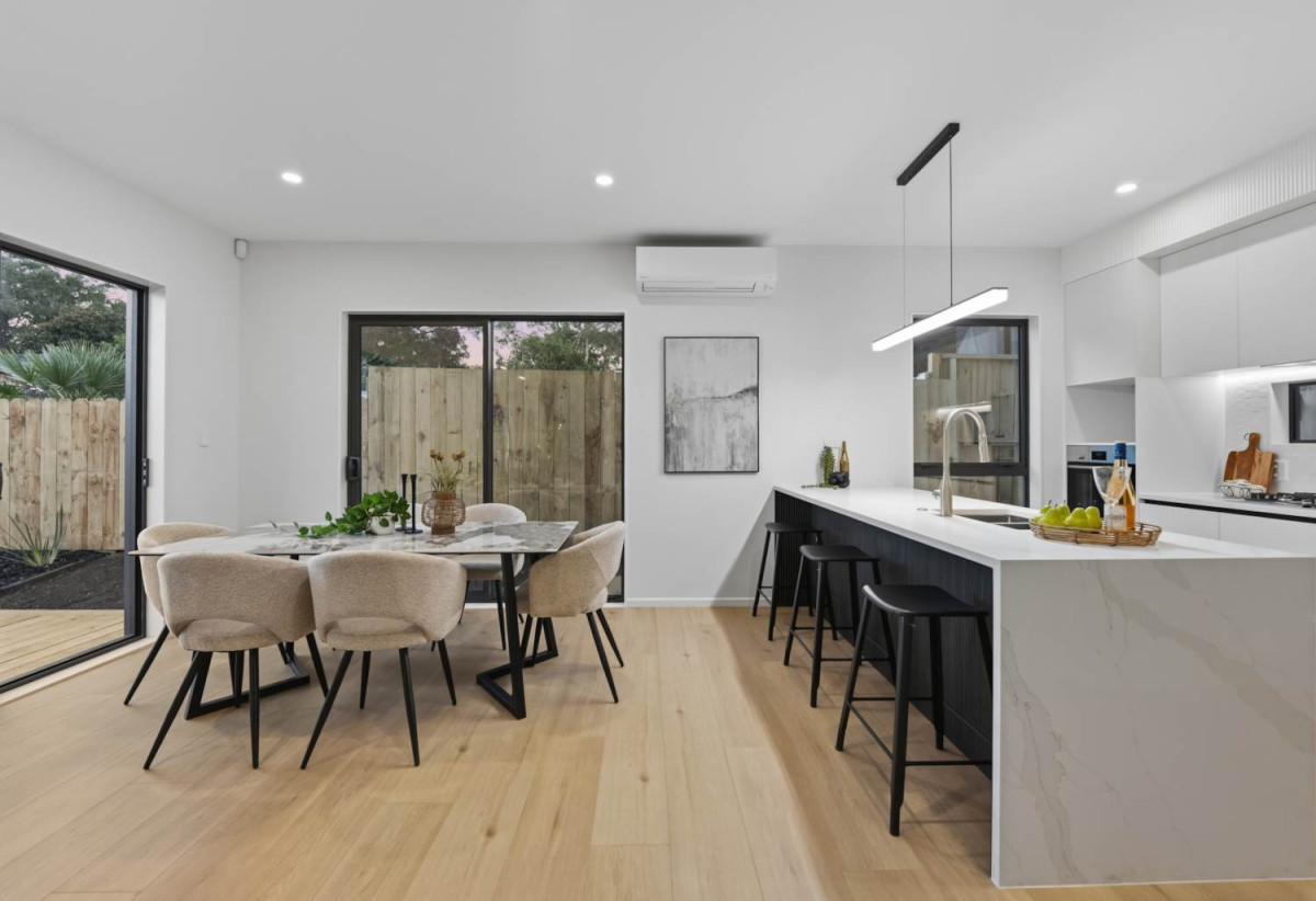 Macleans College zone, Brandnew 4 beds 3.5 baths home with garage, close beachs, parks, shopping centre, 0.6 km to Pigeon Mountain School, 5A Mark Edward Drive, Half Moon Bay, Auckland
