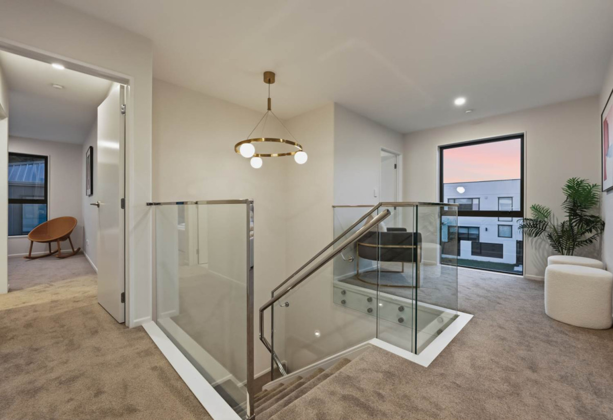 Macleans College zone, Brandnew 4 beds 3.5 baths home with garage, close beachs, parks, shopping centre, 0.6 km to Pigeon Mountain School, 5A Mark Edward Drive, Half Moon Bay, Auckland