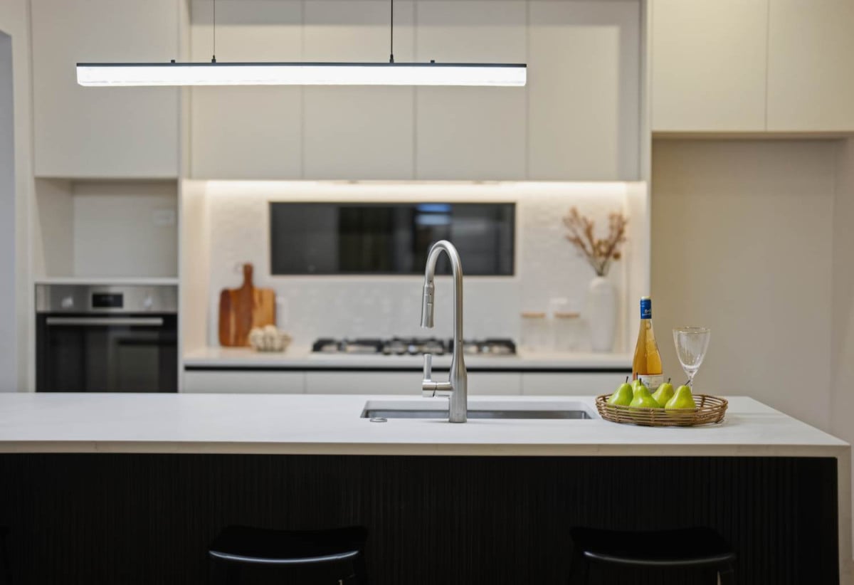 Macleans College zone, Brandnew 4 beds 3.5 baths home with garage, close beachs, parks, shopping centre, 0.6 km to Pigeon Mountain School, 5A Mark Edward Drive, Half Moon Bay, Auckland
