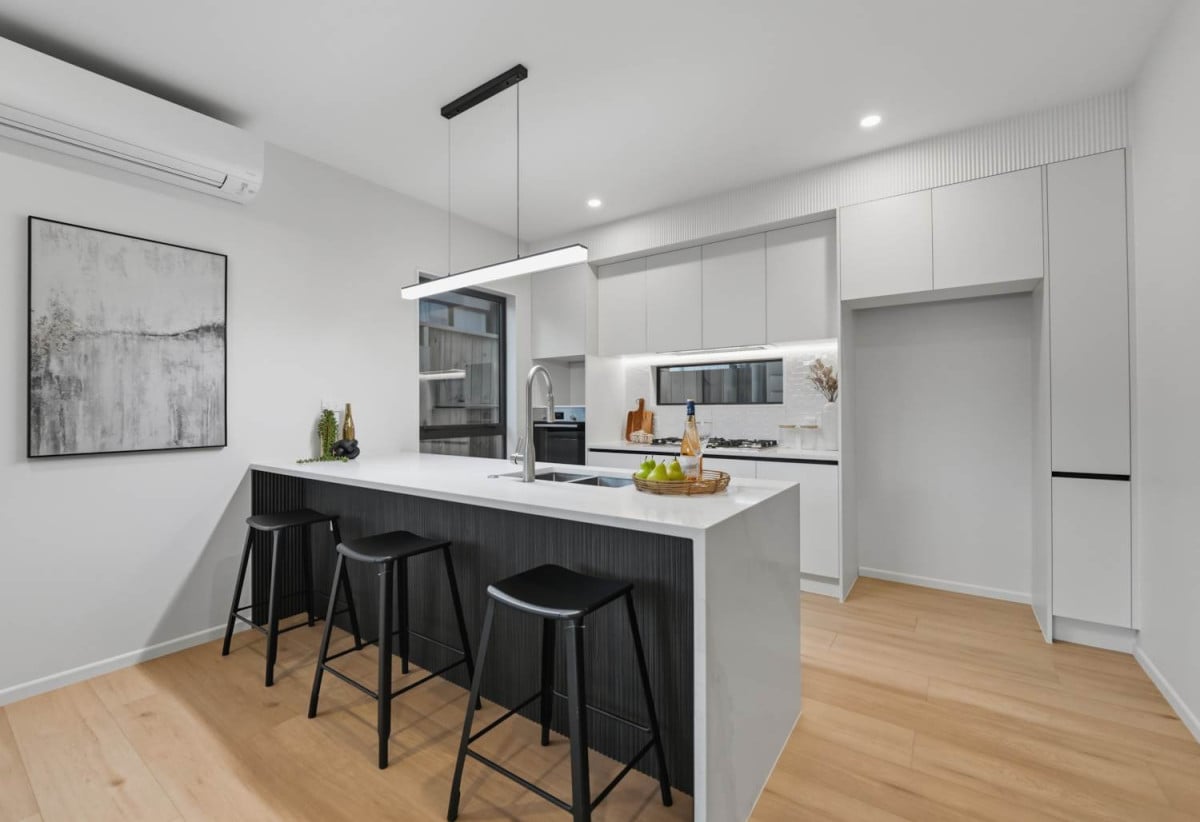 Macleans College zone, Brandnew 4 beds 3.5 baths home with garage, close beachs, parks, shopping centre, 0.6 km to Pigeon Mountain School, 5A Mark Edward Drive, Half Moon Bay, Auckland