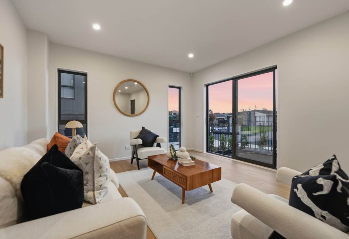 Macleans College zone, Brandnew 4 beds 3.5 baths home with garage, close beachs, parks, shopping centre, 0.6 km to Pigeon Mountain School, 5A Mark Edward Drive, Half Moon Bay, Auckland