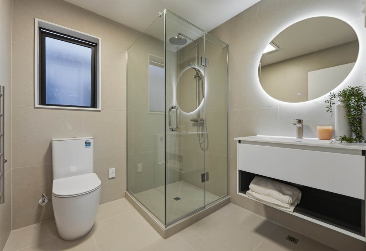 Macleans College zone, Brandnew 4 beds 3.5 baths home with garage, close beachs, parks, shopping centre, 0.6 km to Pigeon Mountain School, 5A Mark Edward Drive, Half Moon Bay, Auckland