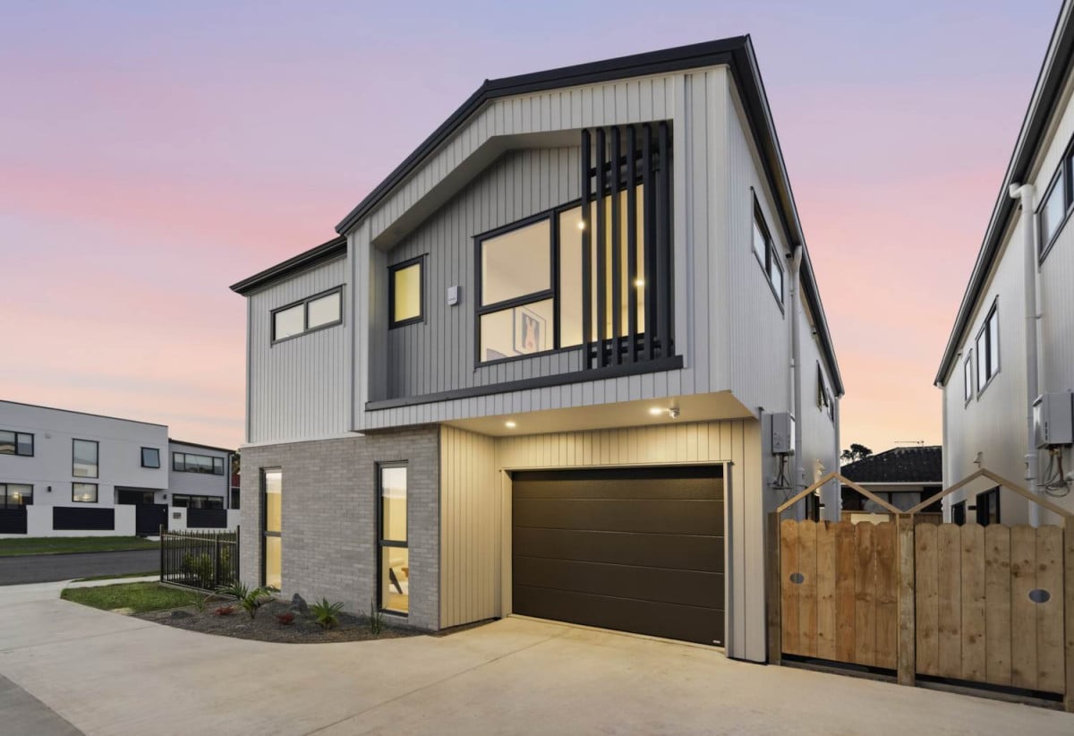 Macleans College zone, Brandnew 4 beds 3.5 baths home with garage, close beachs, parks, shopping centre, 0.6 km to Pigeon Mountain School, 5A Mark Edward Drive, Half Moon Bay, Auckland