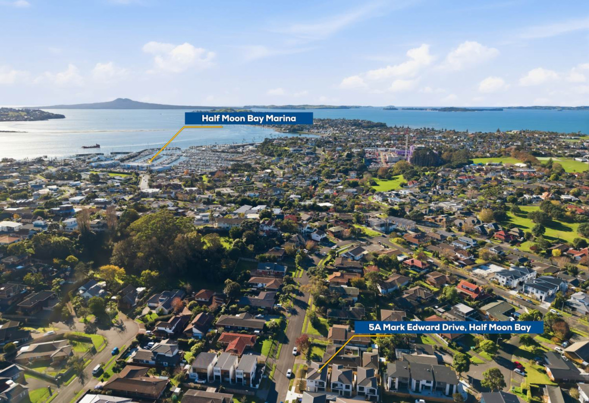 Macleans College zone, Brandnew 4 beds 3.5 baths home with garage, close beachs, parks, shopping centre, 0.6 km to Pigeon Mountain School, 5A Mark Edward Drive, Half Moon Bay, Auckland