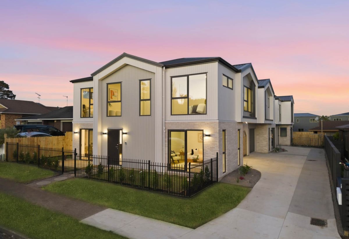 Macleans College zone, Brandnew 4 beds 3.5 baths home with garage, close beachs, parks, shopping centre, 0.6 km to Pigeon Mountain School, 5A Mark Edward Drive, Half Moon Bay, Auckland