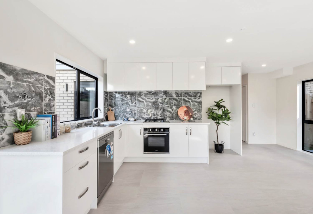 Next to Reserve, Brandnew standalone 4 beds ( 1 ensuite) + study 2.5 baths home with double garage, move-in ready, close to town centre, schools, motorway access, 0.2 km to Otahuhu Intermediate, 2C Church Street, Otahuhu,Auckland