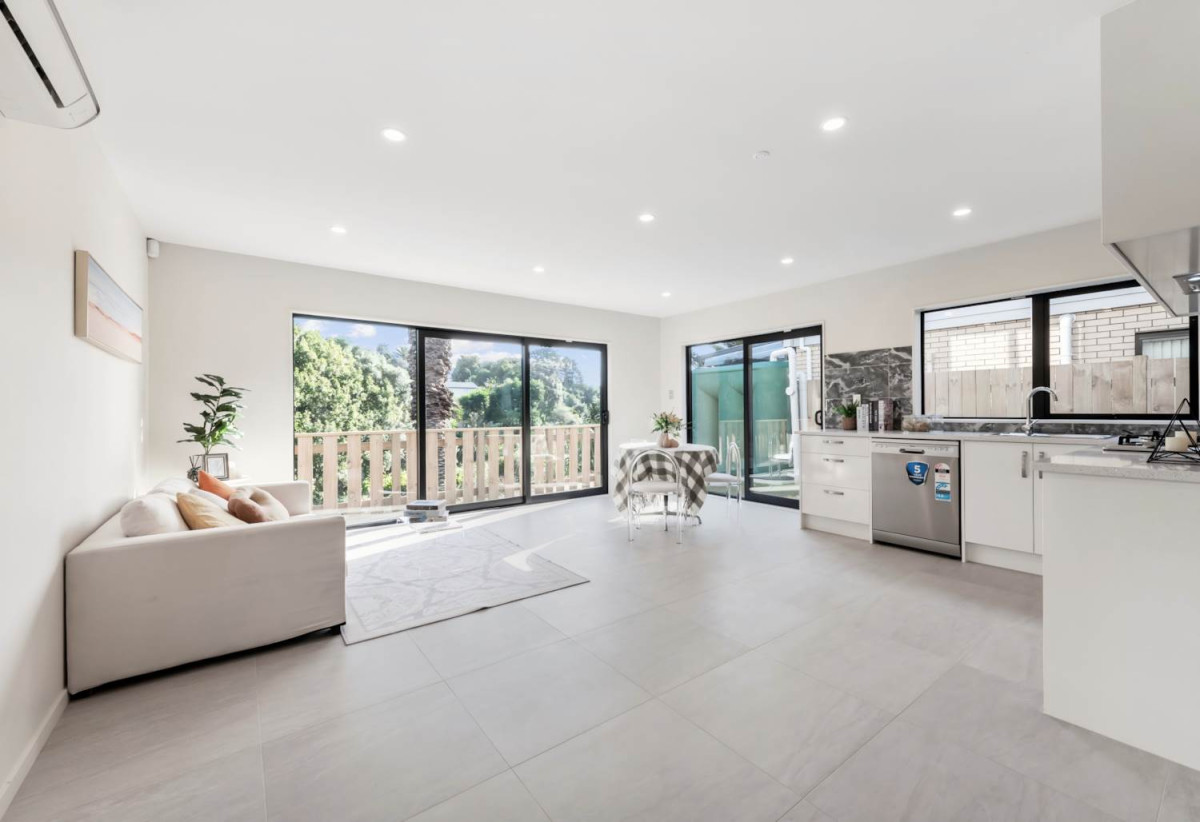 Next to Reserve, Brandnew standalone 4 beds ( 1 ensuite) + study 2.5 baths home with double garage, move-in ready, close to town centre, schools, motorway access, 0.2 km to Otahuhu Intermediate, 2C Church Street, Otahuhu,Auckland