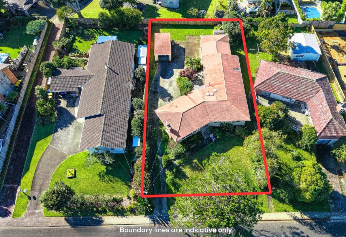 Double Westlake school zone, 809m2 section, 4 beds 2 baths house with double garage and carport, zones for Westlake Boys’ & Girls’ High Schools, Wairau Intermediate, and Forrest Hill School, Close to Sunnynook Shopping Centre, Becroft Park, motorway access, 51 Becroft Drive, Forrest Hill, Auckland