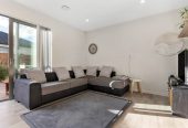 2 kitchens, 4 beds 3 baths house with garage and 1-bed granny on 402m2 section, close to schools, shops, 1 km to Cosgrove School, 9 Holcroft Street, Papakura, Auckland