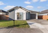 2 kitchens, 4 beds 3 baths house with garage and 1-bed granny on 402m2 section, close to schools, shops, 1 km to Cosgrove School, 9 Holcroft Street, Papakura, Auckland