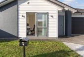 2 kitchens, 4 beds 3 baths house with garage and 1-bed granny on 402m2 section, close to schools, shops, 1 km to Cosgrove School, 9 Holcroft Street, Papakura, Auckland