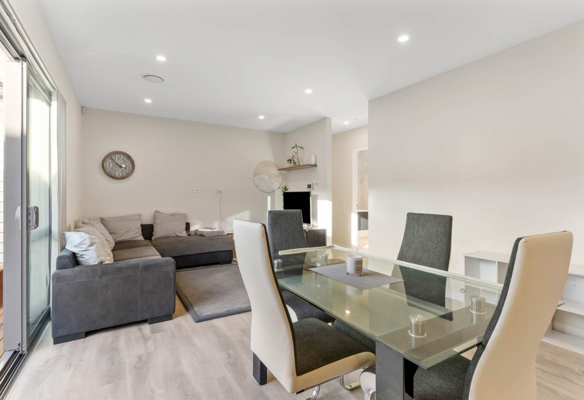 2 kitchens, 4 beds 3 baths house with garage and 1-bed granny on 402m2 section, close to schools, shops, 1 km to Cosgrove School, 9 Holcroft Street, Papakura, Auckland