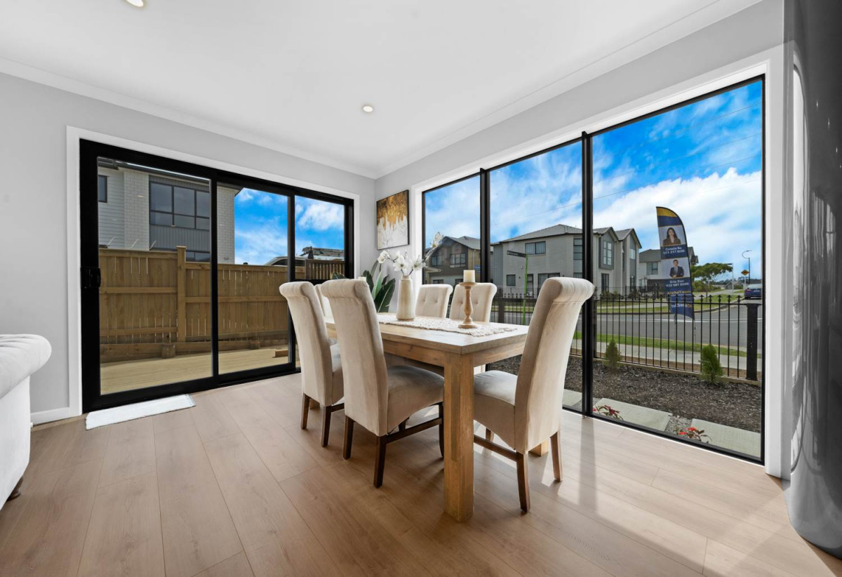 2 kitchens, Vendor wants it go, Brandnew 7 beds (3 ensuites) 5.5 baths house with double garage and 2-beds granny, close to schools, shops, 2 km to Ormiston Senior College and Ormiston Junior College, 76 Koromeke Street, Flat Bush, Auckland