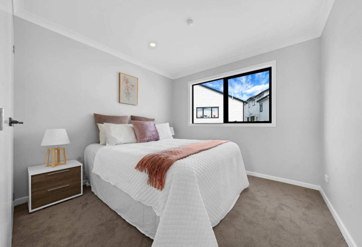 2 kitchens, Vendor wants it go, Brandnew 7 beds (3 ensuites) 5.5 baths house with double garage and 2-beds granny, close to schools, shops, 2 km to Ormiston Senior College and Ormiston Junior College, 76 Koromeke Street, Flat Bush, Auckland