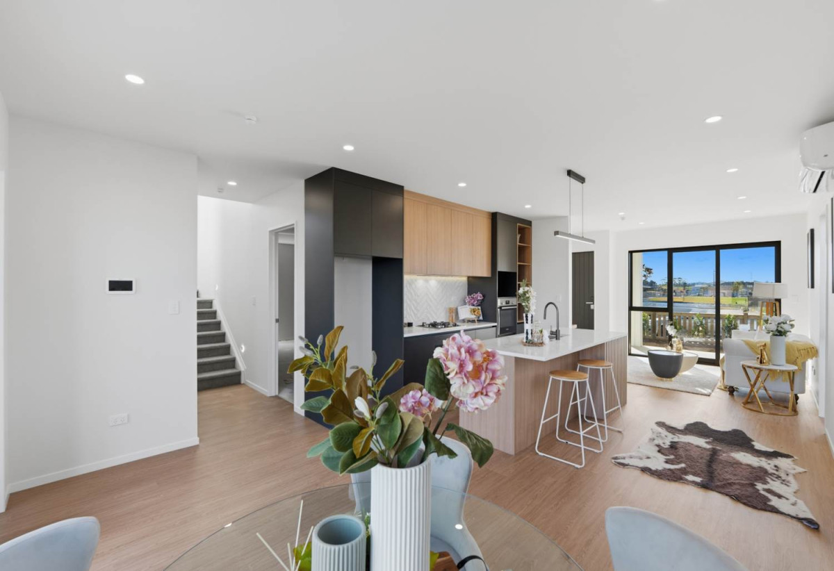 Brandnew standalone 4 beds (2 ensuites) 3.5 baths house with garage on 335m2 section, 1 ensuite ground floor, close to shops, schools, easy motorway access, 27 Kaapehu Street, Karaka, Auckland