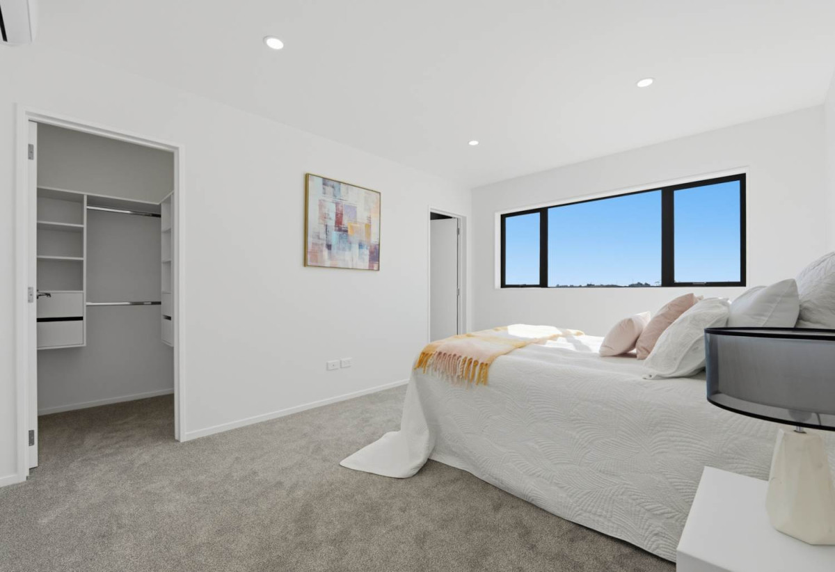 Brandnew standalone 4 beds (2 ensuites) 3.5 baths house with garage on 335m2 section, 1 ensuite ground floor, close to shops, schools, easy motorway access, 27 Kaapehu Street, Karaka, Auckland