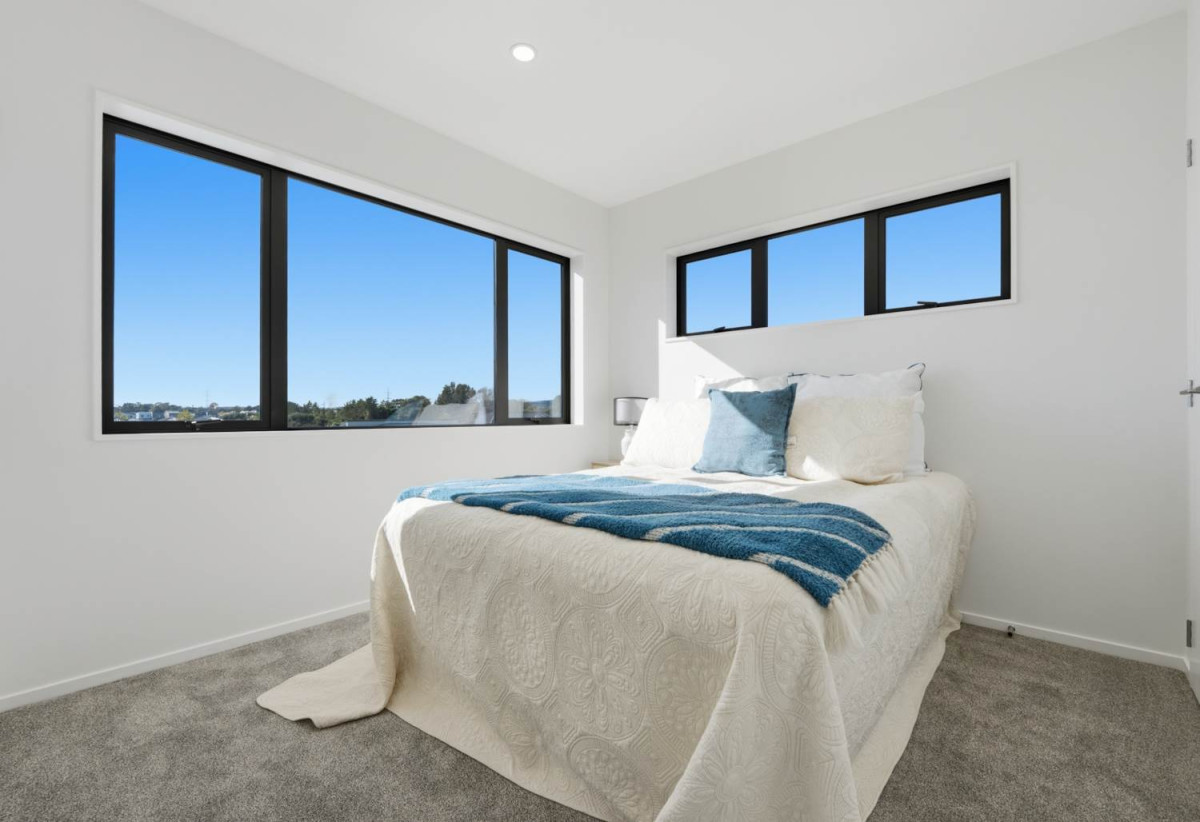 Brandnew standalone 4 beds (2 ensuites) 3.5 baths house with garage on 335m2 section, 1 ensuite ground floor, close to shops, schools, easy motorway access, 27 Kaapehu Street, Karaka, Auckland