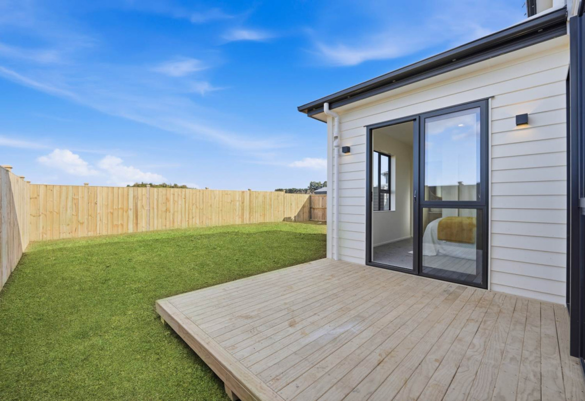 Brandnew standalone 4 beds (2 ensuites) 3.5 baths house with garage on 335m2 section, 1 ensuite ground floor, close to shops, schools, easy motorway access, 27 Kaapehu Street, Karaka, Auckland