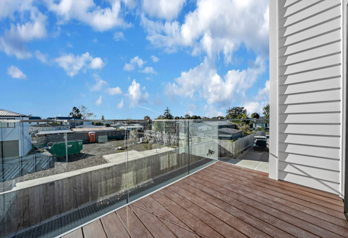 Standalone 4 beds 3.5 baths home with garage, literally next to a sports park, close to schools, local shops, 0.7 km to Birdwood School, 17B Bahari Drive, Ranui, Auckland