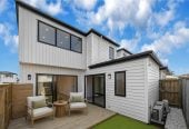 Standalone 4 beds 3.5 baths home with garage, literally next to a sports park, close to schools, local shops, 0.7 km to Birdwood School, 17B Bahari Drive, Ranui, Auckland