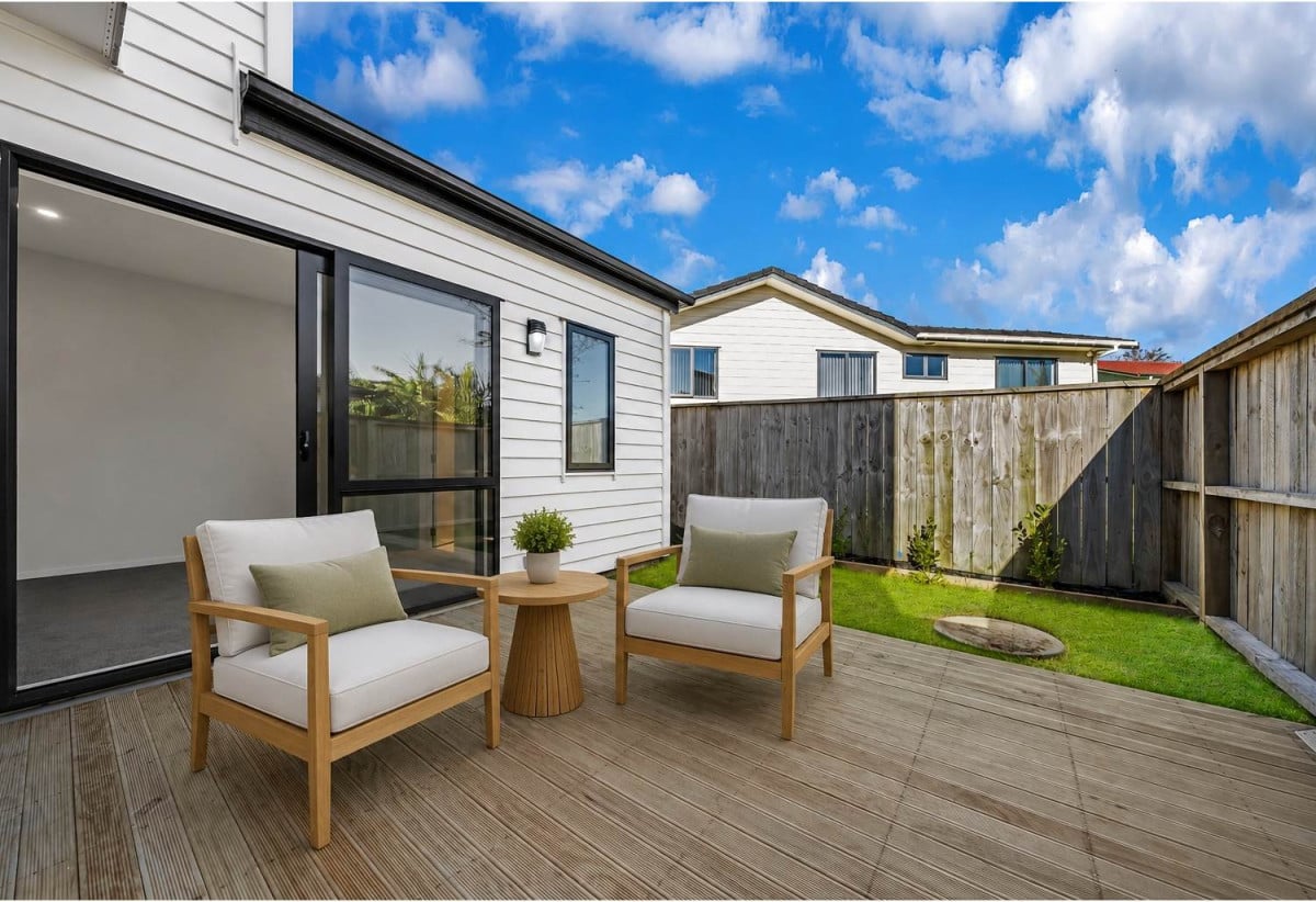 Standalone 4 beds 3.5 baths home with garage, literally next to a sports park, close to schools, local shops, 0.7 km to Birdwood School, 17B Bahari Drive, Ranui, Auckland