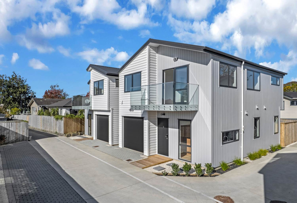 Standalone 4 beds 3.5 baths home with garage, literally next to a sports park, close to schools, local shops, 0.7 km to Birdwood School, 17B Bahari Drive, Ranui, Auckland