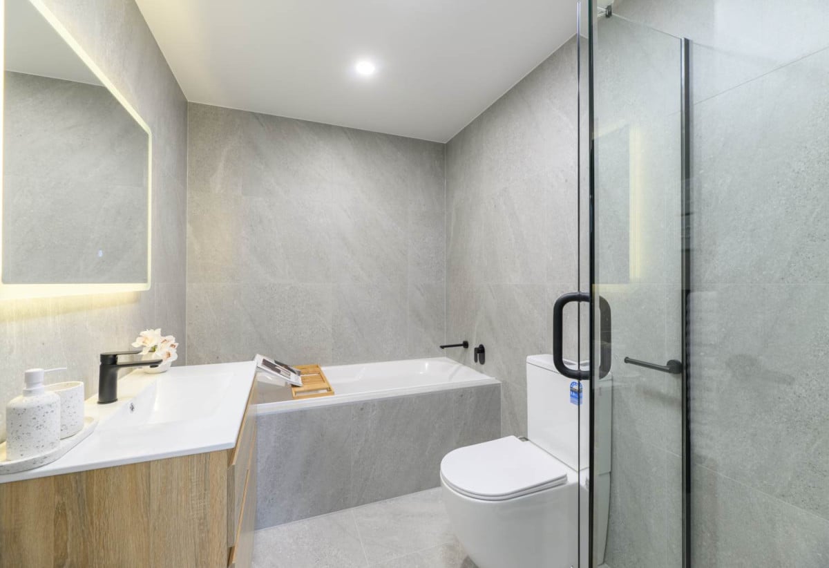Double Westlake school zone, Brandnew standalone 4 beds 3 baths home with garage, close to schools, Glenfield Mall, 0.4 km to Glenfield Intermediate School, 93A Bruce Road, Glenfield, Auckland