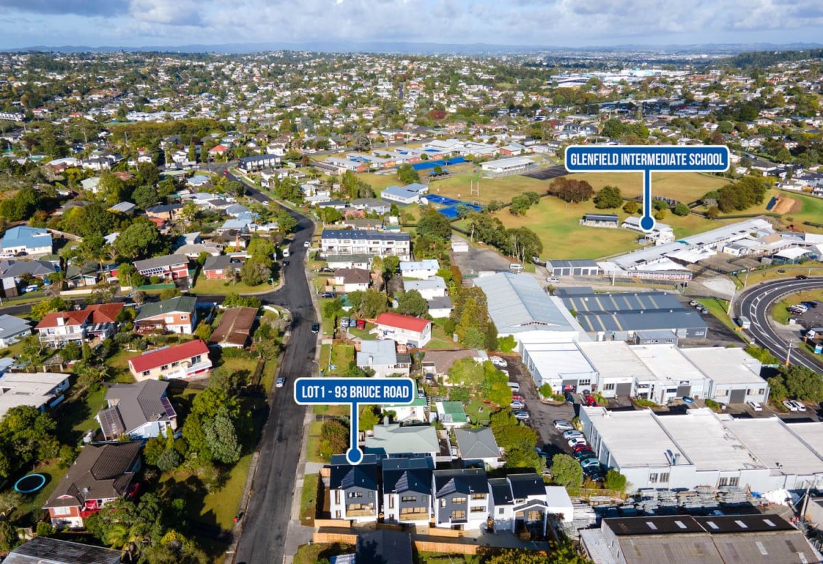 Double Westlake school zone, Brandnew standalone 4 beds 3 baths home with garage, close to schools, Glenfield Mall, 0.4 km to Glenfield Intermediate School, 93A Bruce Road, Glenfield, Auckland