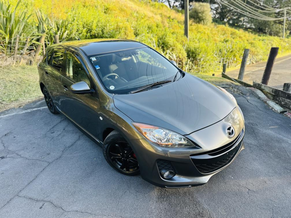 2012 Mazda Axela SPORTS !! Hatchback Tiptronic, Grey, 5 seats, New Import, Petrol, 1,500 cc, 17,565 km
