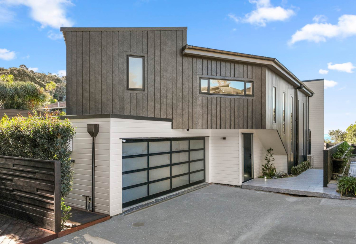 Rangitoto College zone, Sea Views, 4 beds (4 ensuites) 4.5 baths house with swimming pool and double garage, Direct private walkway to Churchill Cove Beach and reserve, close to schools, shops, supermarket, 0.9 km to Murrays Bay School, 61B Churchill Road, Murrays Bay, Auckland