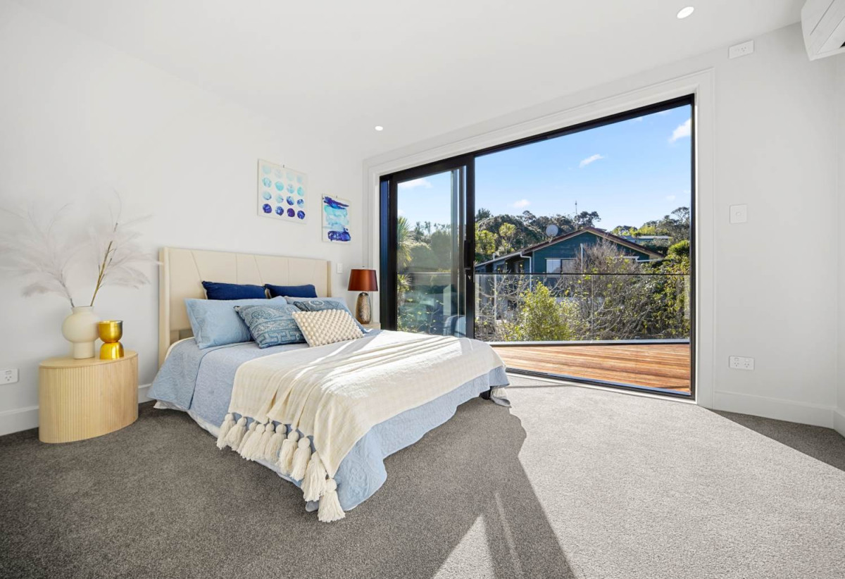 Rangitoto College zone, Sea Views, 4 beds (4 ensuites) 4.5 baths house with swimming pool and double garage, Direct private walkway to Churchill Cove Beach and reserve, close to schools, shops, supermarket, 0.9 km to Murrays Bay School, 61B Churchill Road, Murrays Bay, Auckland