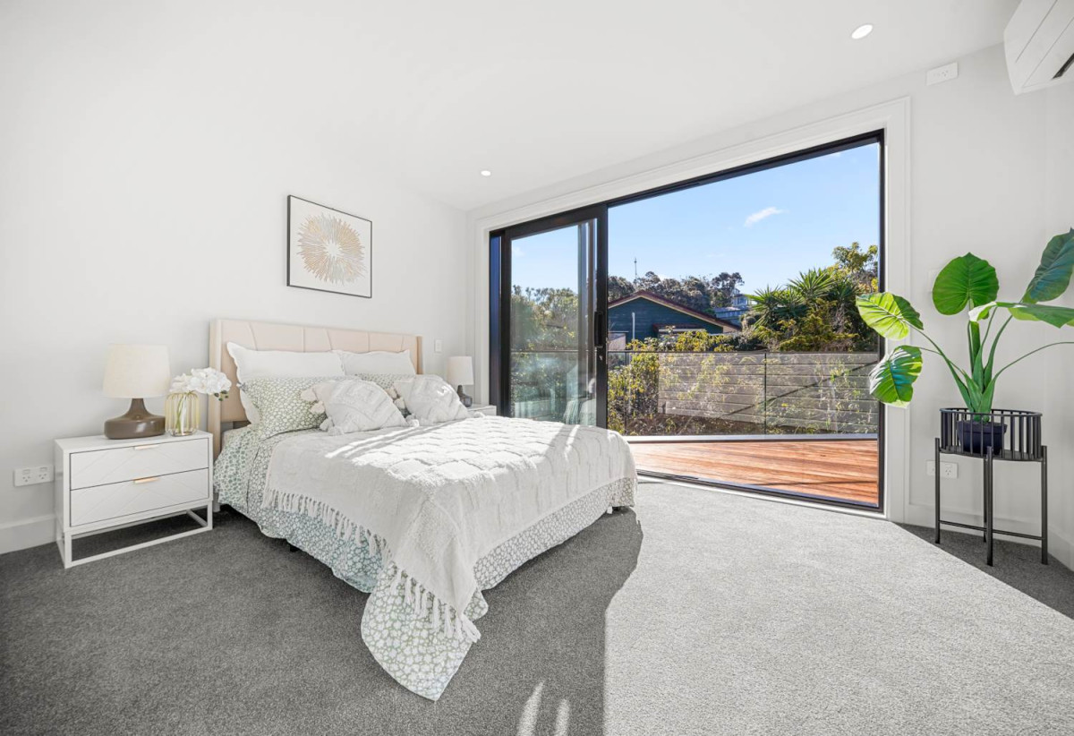 Rangitoto College zone, Sea Views, 4 beds (4 ensuites) 4.5 baths house with swimming pool and double garage, Direct private walkway to Churchill Cove Beach and reserve, close to schools, shops, supermarket, 0.9 km to Murrays Bay School, 61B Churchill Road, Murrays Bay, Auckland