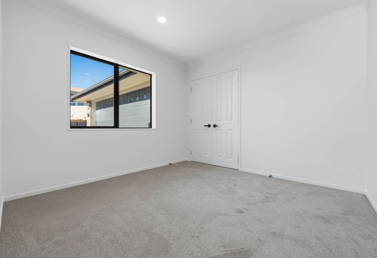 212m2 Renovated, Brick and tile 4 beds 2 baths house with double garage on 750m2 section, Equipped with solar panels, close to schools, town centre, 0.4 km to Pukekohe Hill School, 1.3 km to Pukekohe Intermediate, 1.4 km to Pukekohe High School, 8 Emsworth Court, Pukekohe, Auckland